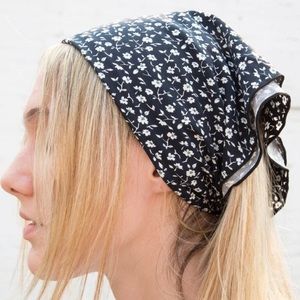 Brandy Melville navy blue floral bandana NWT